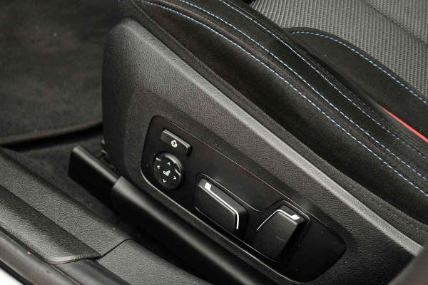 BMW 3 Serie Touring 330e xDrive M-Sport Pano 19inch El-zetels HUD 360-cam LCI-2