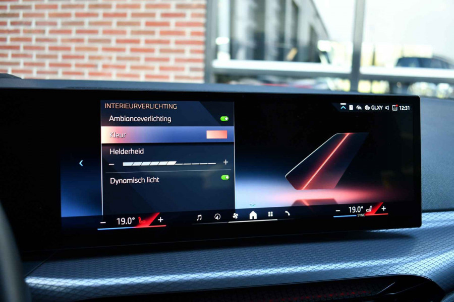 BMW 3 Serie Touring 330e xDrive M-Sport Pano 19inch El-zetels HUD 360-cam LCI-2