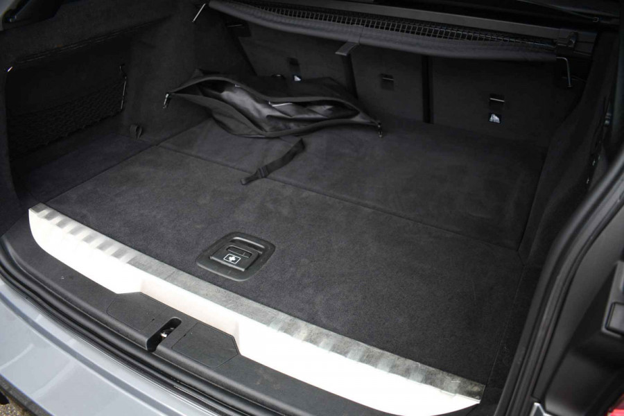 BMW 3 Serie Touring 330e xDrive M-Sport Pano 19inch El-zetels HUD 360-cam LCI-2