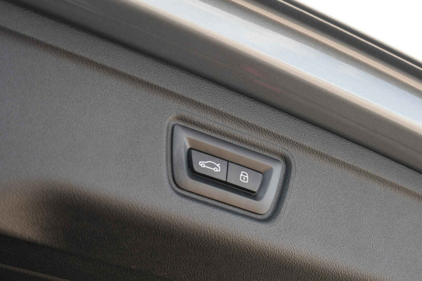 BMW 3 Serie Touring 330e xDrive M-Sport Pano 19inch El-zetels HUD 360-cam LCI-2