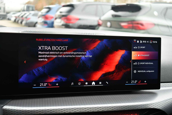 BMW 3 Serie Touring 330e xDrive M-Sport Pano 19inch El-zetels HUD 360-cam LCI-2