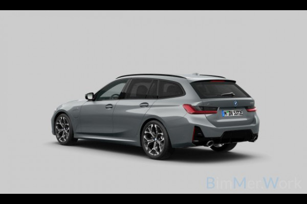 BMW 3 Serie Touring 330e xDrive M-Sport Pano 19inch El-zetels HUD 360-cam LCI-2