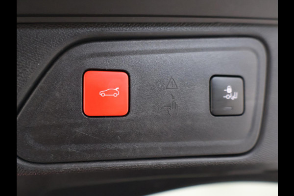 Peugeot 3008 1.6 PLUG-IN HYBRID 225 PK GT + TREKHAAK | ADAPTIVE CRUISE | CAMERA | STOELVERWARMING