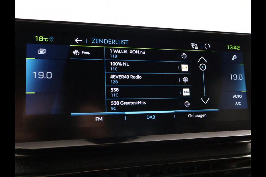 Peugeot 3008 1.6 PLUG-IN HYBRID 225 PK GT + TREKHAAK | ADAPTIVE CRUISE | CAMERA | STOELVERWARMING