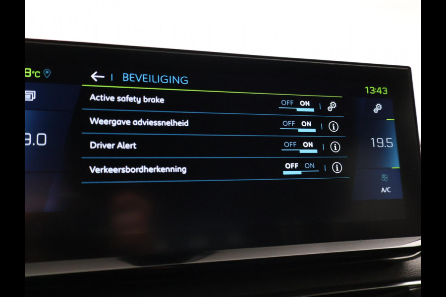 Peugeot 3008 1.6 PLUG-IN HYBRID 225 PK GT + TREKHAAK | ADAPTIVE CRUISE | CAMERA | STOELVERWARMING