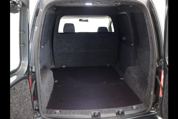 Volkswagen Caddy 2.0 TDI 180 PK + 18 INCH | VERLAAGD | BREMBO | APPLE CARPLAY | TREKHAAK | STOELVERWARMING