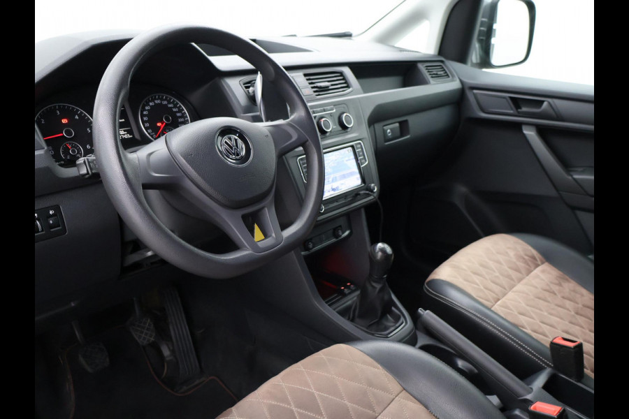 Volkswagen Caddy 2.0 TDI 180 PK + 18 INCH | VERLAAGD | BREMBO | APPLE CARPLAY | TREKHAAK | STOELVERWARMING