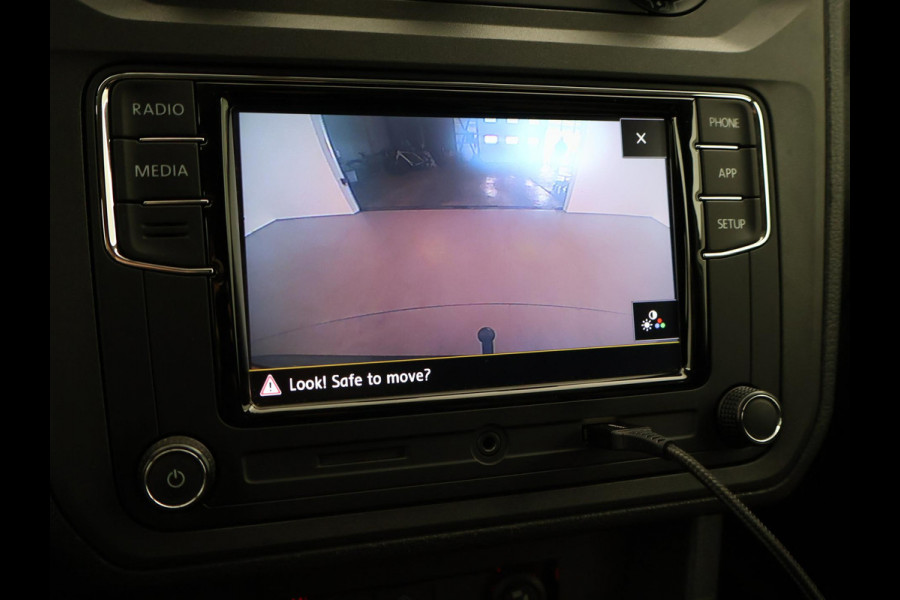 Volkswagen Caddy 2.0 TDI 180 PK + 18 INCH | VERLAAGD | BREMBO | APPLE CARPLAY | TREKHAAK | STOELVERWARMING