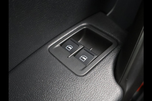 Volkswagen Caddy 2.0 TDI 180 PK + 18 INCH | VERLAAGD | BREMBO | APPLE CARPLAY | TREKHAAK | STOELVERWARMING