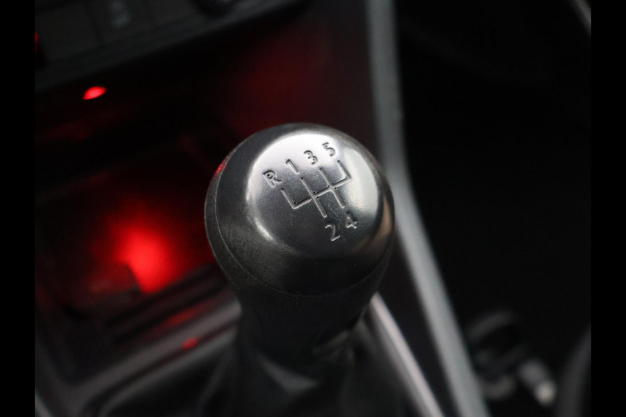 Volkswagen Caddy 2.0 TDI 180 PK + 18 INCH | VERLAAGD | BREMBO | APPLE CARPLAY | TREKHAAK | STOELVERWARMING