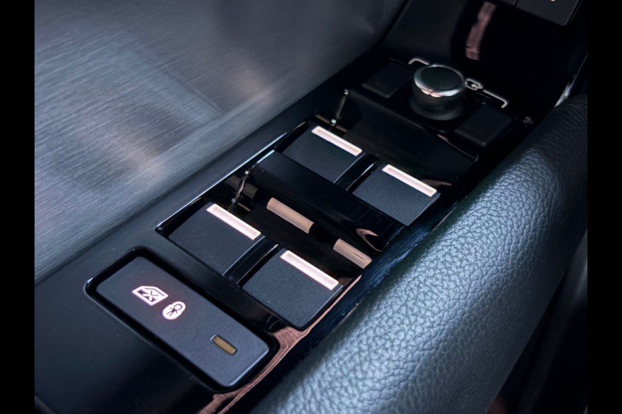 Land Rover Range Rover Velar 3.0 D275 AWD SE Panorama Meridian Dealer O.H