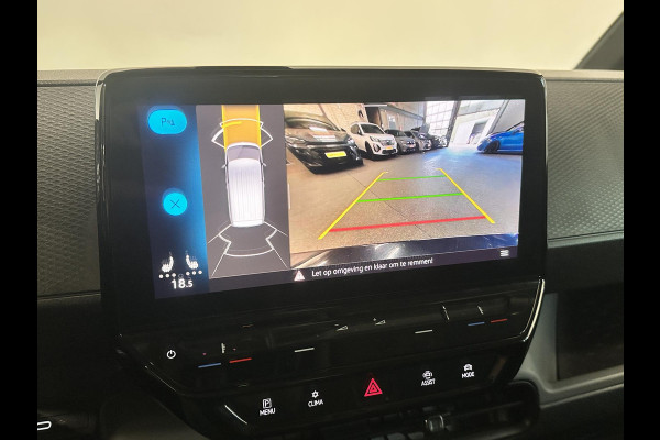 Volkswagen ID. Buzz Cargo 77 kWh Nieuwprijs €71233! Airco Navi Wireless Carplay IQ Light 20" LM Velgen Adaptive Cruise Control PDC VA + Camera Stoelverwarming Voorruit verwarming 3-Zits