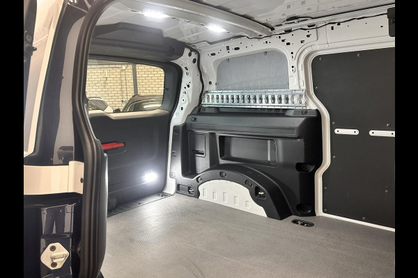 Volkswagen ID. Buzz Cargo 77 kWh Nieuwprijs €71233! Airco Navi Wireless Carplay IQ Light 20" LM Velgen Adaptive Cruise Control PDC VA + Camera Stoelverwarming Voorruit verwarming 3-Zits