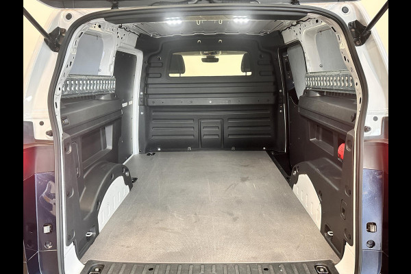 Volkswagen ID. Buzz Cargo 77 kWh Nieuwprijs €71233! Airco Navi Wireless Carplay IQ Light 20" LM Velgen Adaptive Cruise Control PDC VA + Camera Stoelverwarming Voorruit verwarming 3-Zits