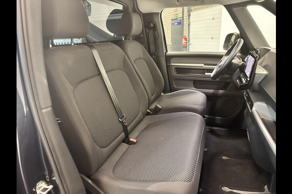 Volkswagen ID. Buzz Cargo 77 kWh Nieuwprijs €71233! Airco Navi Wireless Carplay IQ Light 20" LM Velgen Adaptive Cruise Control PDC VA + Camera Stoelverwarming Voorruit verwarming 3-Zits