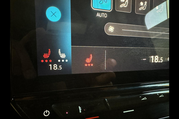 Volkswagen ID. Buzz Cargo 77 kWh Nieuwprijs €71233! Airco Navi Wireless Carplay IQ Light 20" LM Velgen Adaptive Cruise Control PDC VA + Camera Stoelverwarming Voorruit verwarming 3-Zits