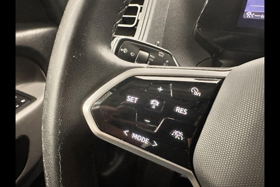Volkswagen ID. Buzz Cargo 77 kWh Nieuwprijs €71233! Airco Navi Wireless Carplay IQ Light 20" LM Velgen Adaptive Cruise Control PDC VA + Camera Stoelverwarming Voorruit verwarming 3-Zits