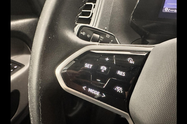 Volkswagen ID. Buzz Cargo 77 kWh Nieuwprijs €71233! Airco Navi Wireless Carplay IQ Light 20" LM Velgen Adaptive Cruise Control PDC VA + Camera Stoelverwarming Voorruit verwarming 3-Zits