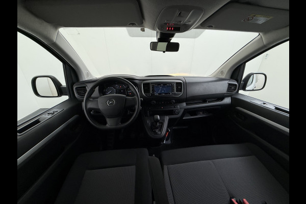 Opel Vivaro 2.0D 145PK L3 Dubbele Cabine 6-Persoons Trekhaak Euro 6 Airco Navi Apple Carplay Android Auto Cruise Control Bluetooth Pdc Betonplex Lat om lat Achterdeuren DAB Privacy Glas 1e Eigenaar Origineel Nederlandse Auto Dealeronderhouden