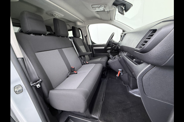 Opel Vivaro 2.0D 145PK L3 Dubbele Cabine 6-Persoons Trekhaak Euro 6 Airco Navi Apple Carplay Android Auto Cruise Control Bluetooth Pdc Betonplex Lat om lat Achterdeuren DAB Privacy Glas 1e Eigenaar Origineel Nederlandse Auto Dealeronderhouden