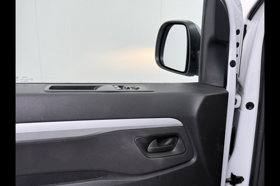 Opel Vivaro 2.0D 145PK L3 Dubbele Cabine 6-Persoons Trekhaak Euro 6 Airco Navi Apple Carplay Android Auto Cruise Control Bluetooth Pdc Betonplex Lat om lat Achterdeuren DAB Privacy Glas 1e Eigenaar Origineel Nederlandse Auto Dealeronderhouden
