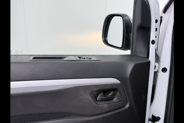 Opel Vivaro 2.0D 145PK L3 Dubbele Cabine 6-Persoons Trekhaak Euro 6 Airco Navi Apple Carplay Android Auto Cruise Control Bluetooth Pdc Betonplex Lat om lat Achterdeuren DAB Privacy Glas 1e Eigenaar Origineel Nederlandse Auto Dealeronderhouden