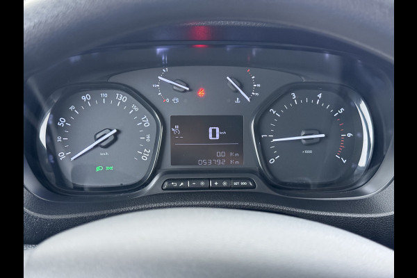 Opel Vivaro 2.0D 145PK L3 Dubbele Cabine 6-Persoons Trekhaak Euro 6 Airco Navi Apple Carplay Android Auto Cruise Control Bluetooth Pdc Betonplex Lat om lat Achterdeuren DAB Privacy Glas 1e Eigenaar Origineel Nederlandse Auto Dealeronderhouden