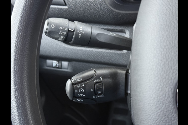 Opel Vivaro 2.0D 145PK L3 Dubbele Cabine 6-Persoons Trekhaak Euro 6 Airco Navi Apple Carplay Android Auto Cruise Control Bluetooth Pdc Betonplex Lat om lat Achterdeuren DAB Privacy Glas 1e Eigenaar Origineel Nederlandse Auto Dealeronderhouden