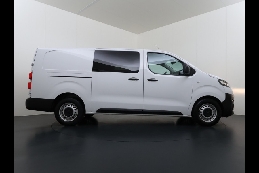 Opel Vivaro 2.0D 145PK L3 Dubbele Cabine 6-Persoons Trekhaak Euro 6 Airco Navi Apple Carplay Android Auto Cruise Control Bluetooth Pdc Betonplex Lat om lat Achterdeuren DAB Privacy Glas 1e Eigenaar Origineel Nederlandse Auto Dealeronderhouden