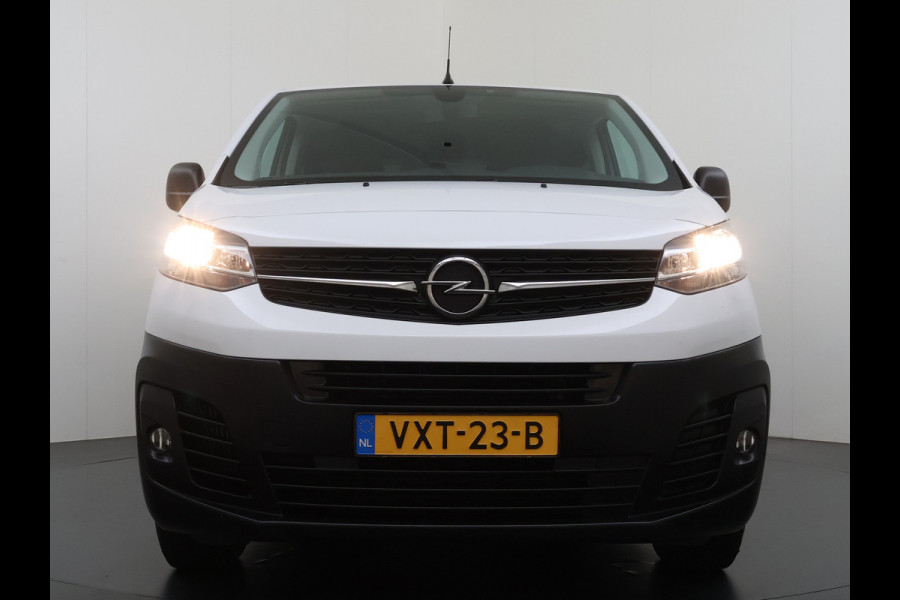 Opel Vivaro 2.0D 145PK L3 Dubbele Cabine 6-Persoons Trekhaak Euro 6 Airco Navi Apple Carplay Android Auto Cruise Control Bluetooth Pdc Betonplex Lat om lat Achterdeuren DAB Privacy Glas 1e Eigenaar Origineel Nederlandse Auto Dealeronderhouden