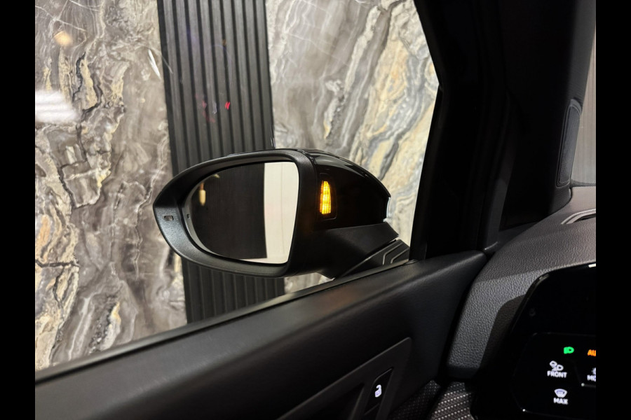 Volkswagen Golf 1.5 eTSI 3x R-Line|PANORAMA|IQ LIGHTS|BLINDSPOT|BOMVOL