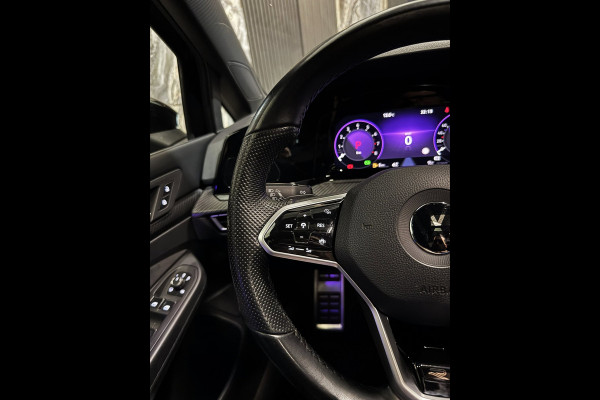 Volkswagen Golf 1.5 eTSI 3x R-Line|PANORAMA|IQ LIGHTS|BLINDSPOT|BOMVOL