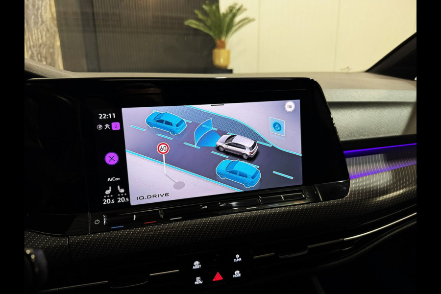 Volkswagen Golf 1.5 eTSI 3x R-Line|PANORAMA|IQ LIGHTS|BLINDSPOT|BOMVOL