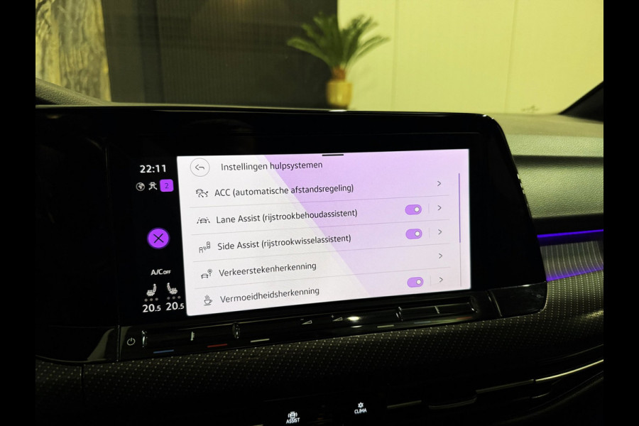 Volkswagen Golf 1.5 eTSI 3x R-Line|PANORAMA|IQ LIGHTS|BLINDSPOT|BOMVOL