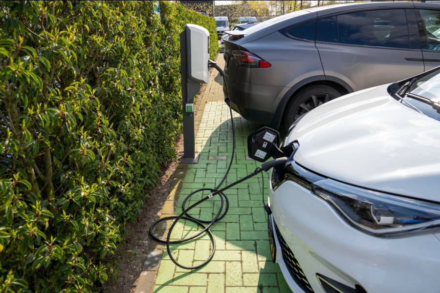 Renault ZOE R135 Intens 52 kWh | Prijs rijklaar incl. 12 mnd garantie | Camera Navi Apple/Android carplay Stuur/Stoelverw