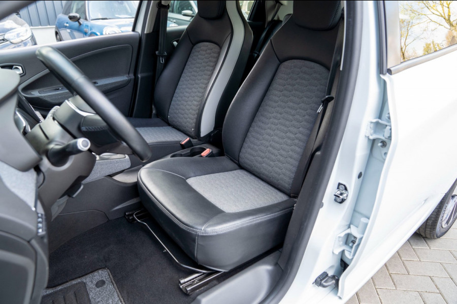 Renault ZOE R135 Intens 52 kWh | Prijs rijklaar incl. 12 mnd garantie | Camera Navi Apple/Android carplay Stuur/Stoelverw