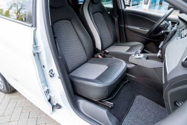 Renault ZOE R135 Intens 52 kWh | Prijs rijklaar incl. 12 mnd garantie | Camera Navi Apple/Android carplay Stuur/Stoelverw
