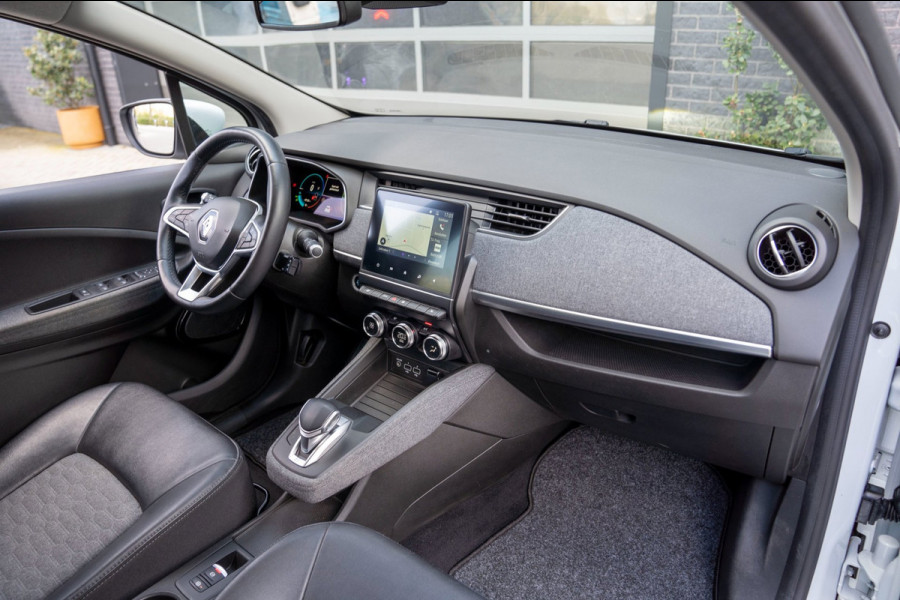 Renault ZOE R135 Intens 52 kWh | Prijs rijklaar incl. 12 mnd garantie | Camera Navi Apple/Android carplay Stuur/Stoelverw