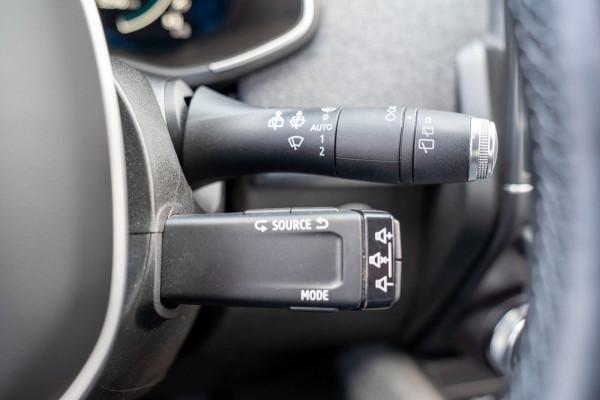 Renault ZOE R135 Intens 52 kWh | Prijs rijklaar incl. 12 mnd garantie | Camera Navi Apple/Android carplay Stuur/Stoelverw