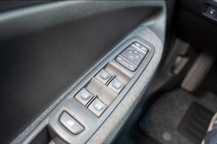 Renault ZOE R135 Intens 52 kWh | Prijs rijklaar incl. 12 mnd garantie | Camera Navi Apple/Android carplay Stuur/Stoelverw