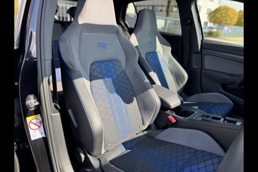 Volkswagen Golf 2.0 TSI R 4Motion DSG Pano AKRA IQ HUD Drift modes