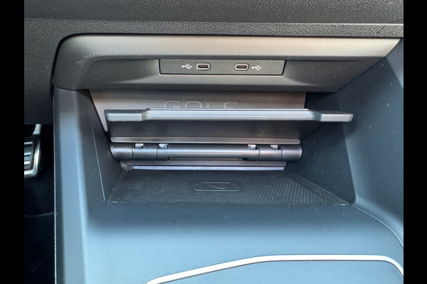 Volkswagen Golf 2.0 TSI R 4Motion DSG Pano AKRA IQ HUD Drift modes