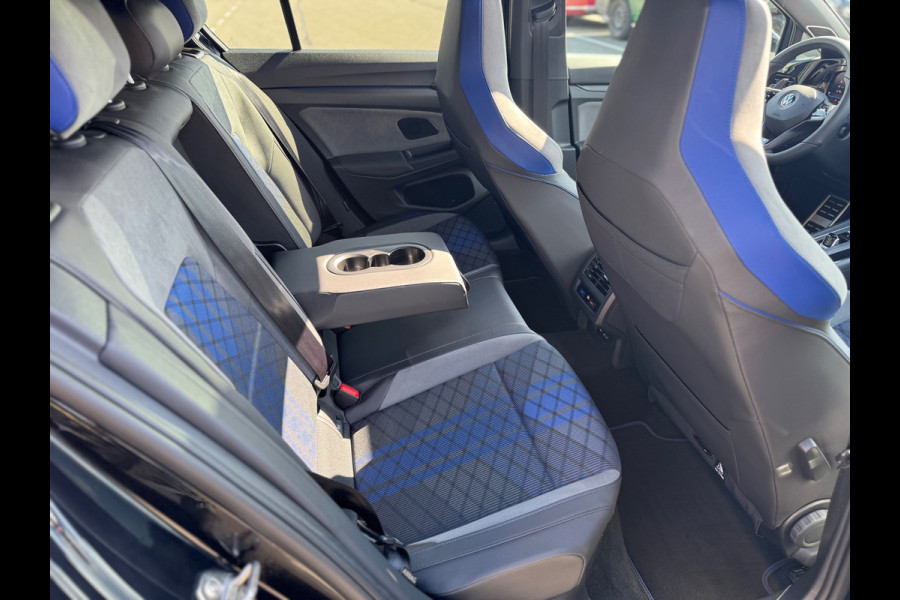 Volkswagen Golf 2.0 TSI R 4Motion DSG Pano AKRA IQ HUD Drift modes