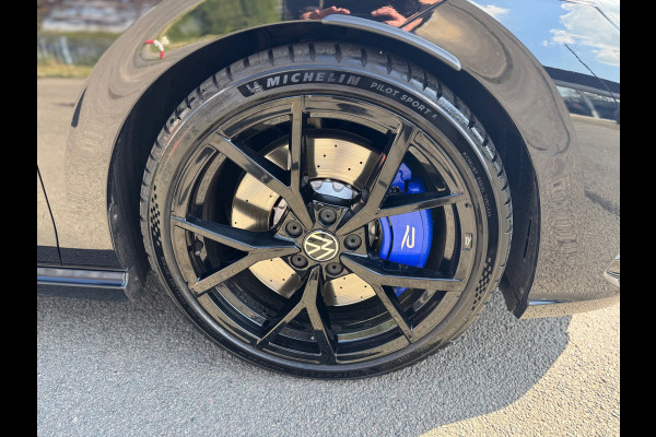 Volkswagen Golf 2.0 TSI R 4Motion DSG Pano AKRA IQ HUD Drift modes