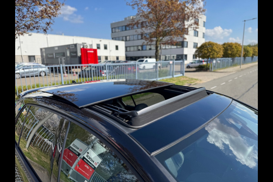 Volkswagen Golf 2.0 TSI R 4Motion DSG Pano AKRA IQ HUD Drift modes