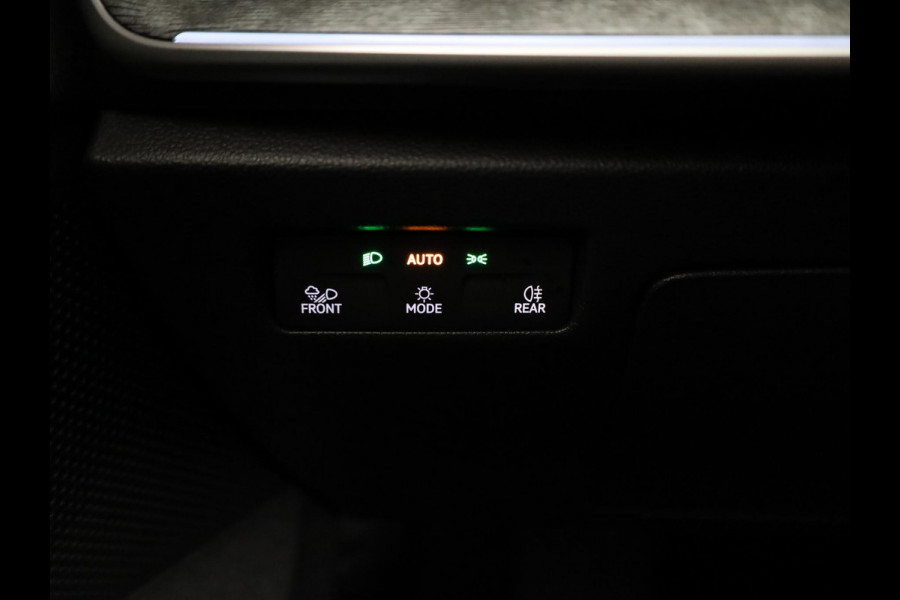 Škoda Superb combi First Edition 1.5 TSI m-HEV 150 pk Automaat (DSG) | Verlengde garantie | Navigatie | Panoramadak | Parkeersensoren | Achteruitrijcamera | Stoelverwarming |