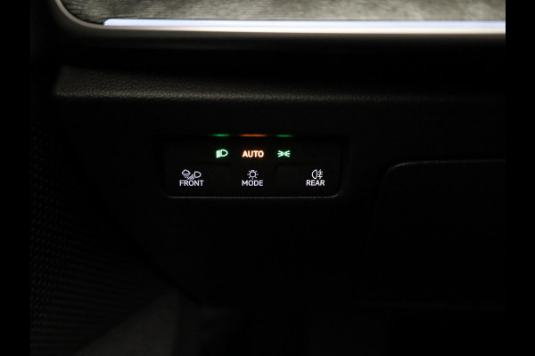Škoda Superb combi First Edition 1.5 TSI m-HEV 150 pk Automaat (DSG) | Verlengde garantie | Navigatie | Panoramadak | Parkeersensoren | Achteruitrijcamera | Stoelverwarming |
