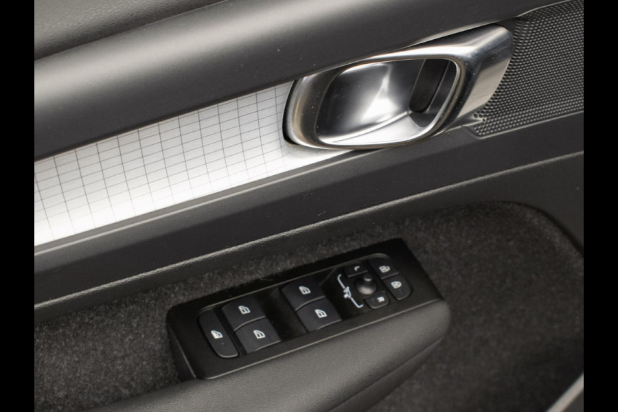 Volvo XC40 1.5 T4 Recharge Inscription Expression (APPLE CARPLAY,NAVI,LED,SPORTSTOELEN,PDC,LM VELGEN,NETTE STAAT)