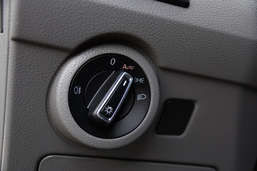 Volkswagen Transporter 2.0 TDI L1H1 28 Bulli Virtual Cockpit, Cruise, Camera, 150pk, LED, Airco, Trekhaak, Uniek!