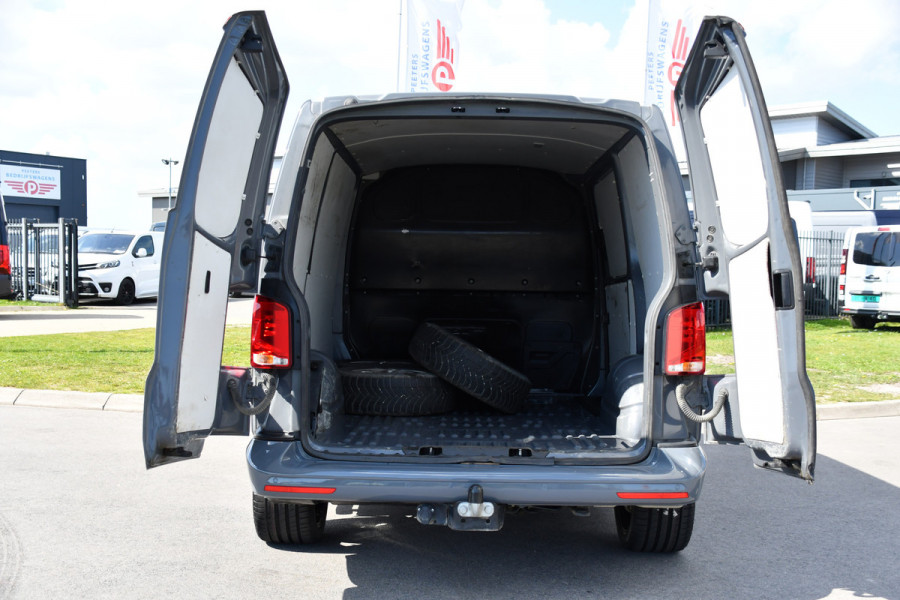Volkswagen Transporter 2.0 TDI L1H1 28 Bulli Virtual Cockpit, Cruise, Camera, 150pk, LED, Airco, Trekhaak, Uniek!